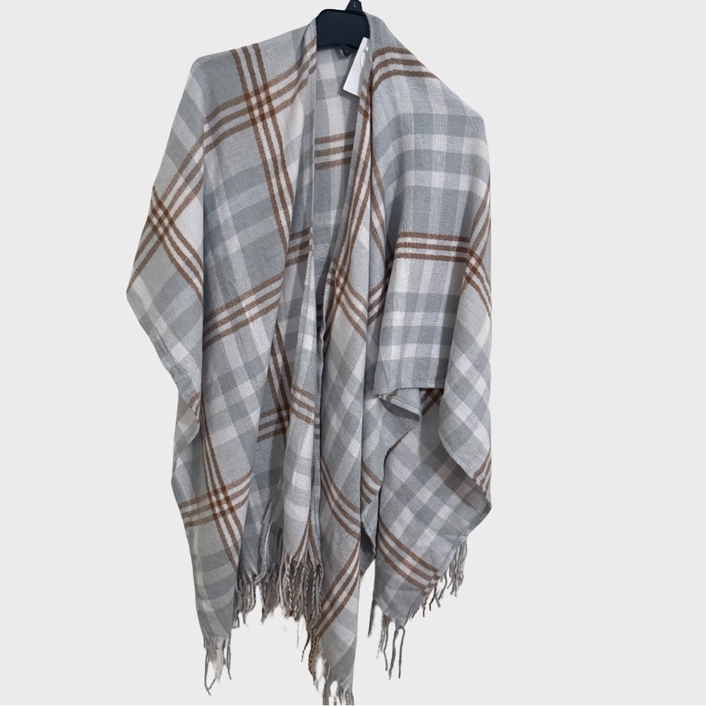 Three Dots Lousia Plaid Shawl in Gray and Brown